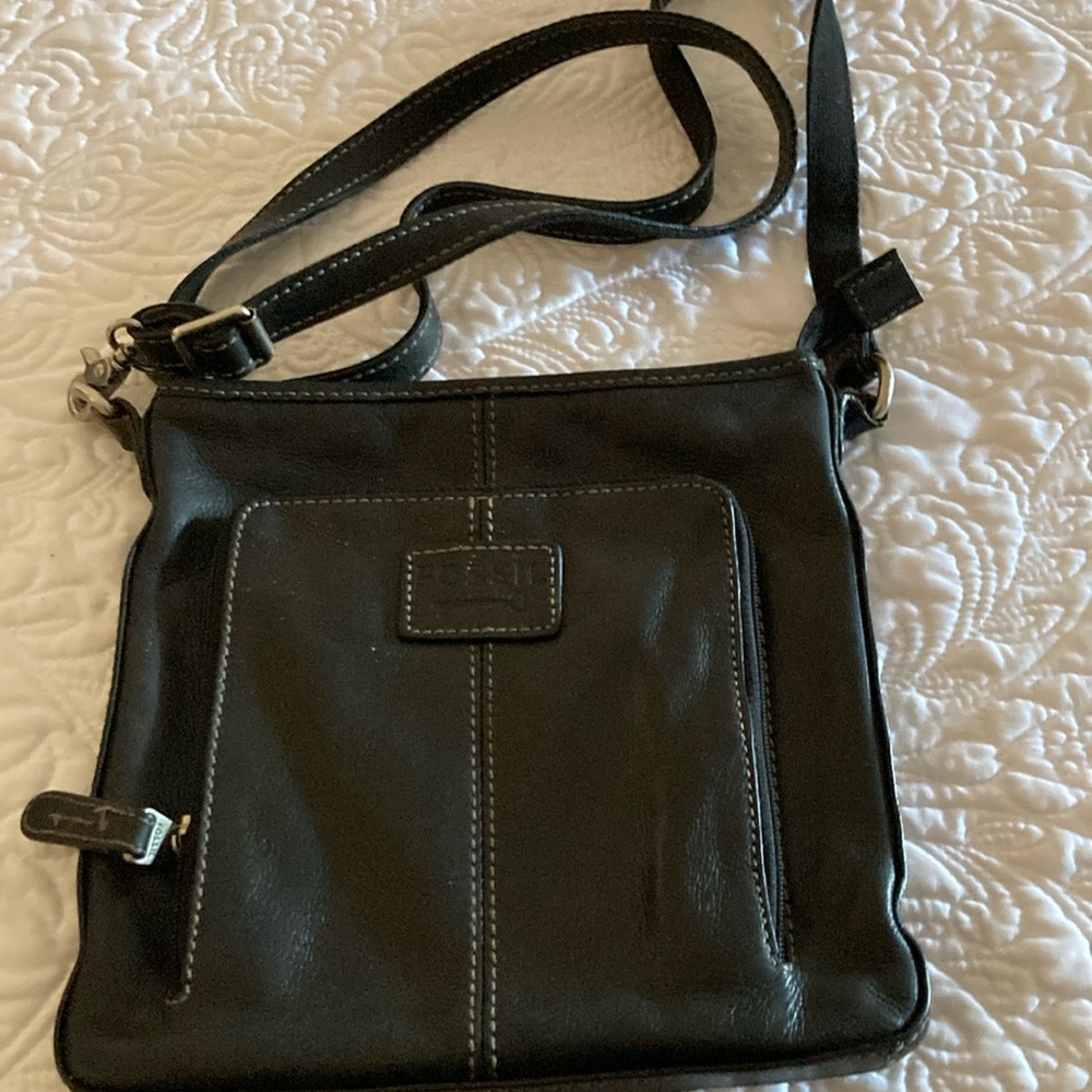 Fossil crossbody bag. Leather , great shape, dark brown.